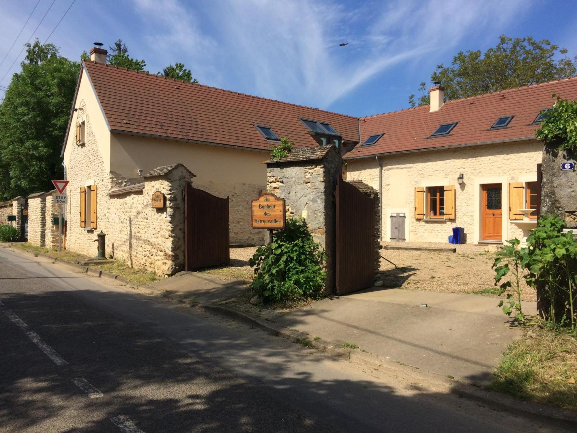 Au Bonheur Des Retrouvailles Hotel Denonville Екстериор снимка